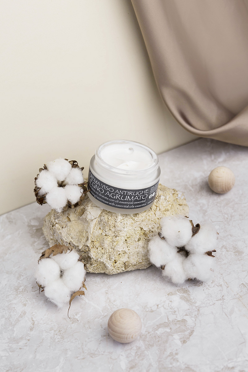 crema-viso-antirughe-legno-agrumato
